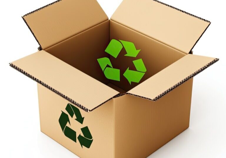 3D icon of an open cardboard box with a green recycling symbol on a white background, in a minimalistic style with a simple design. The image has a high-quality, white and black color palette, and is a 2D illustration with sharp focus, high detail, and is isolated in the middle of the canvas in an isometric view. There are no shadows or text, and it has high contrast, bright colors, smooth edges and corners, and a cartoonish, game art asset appearance.